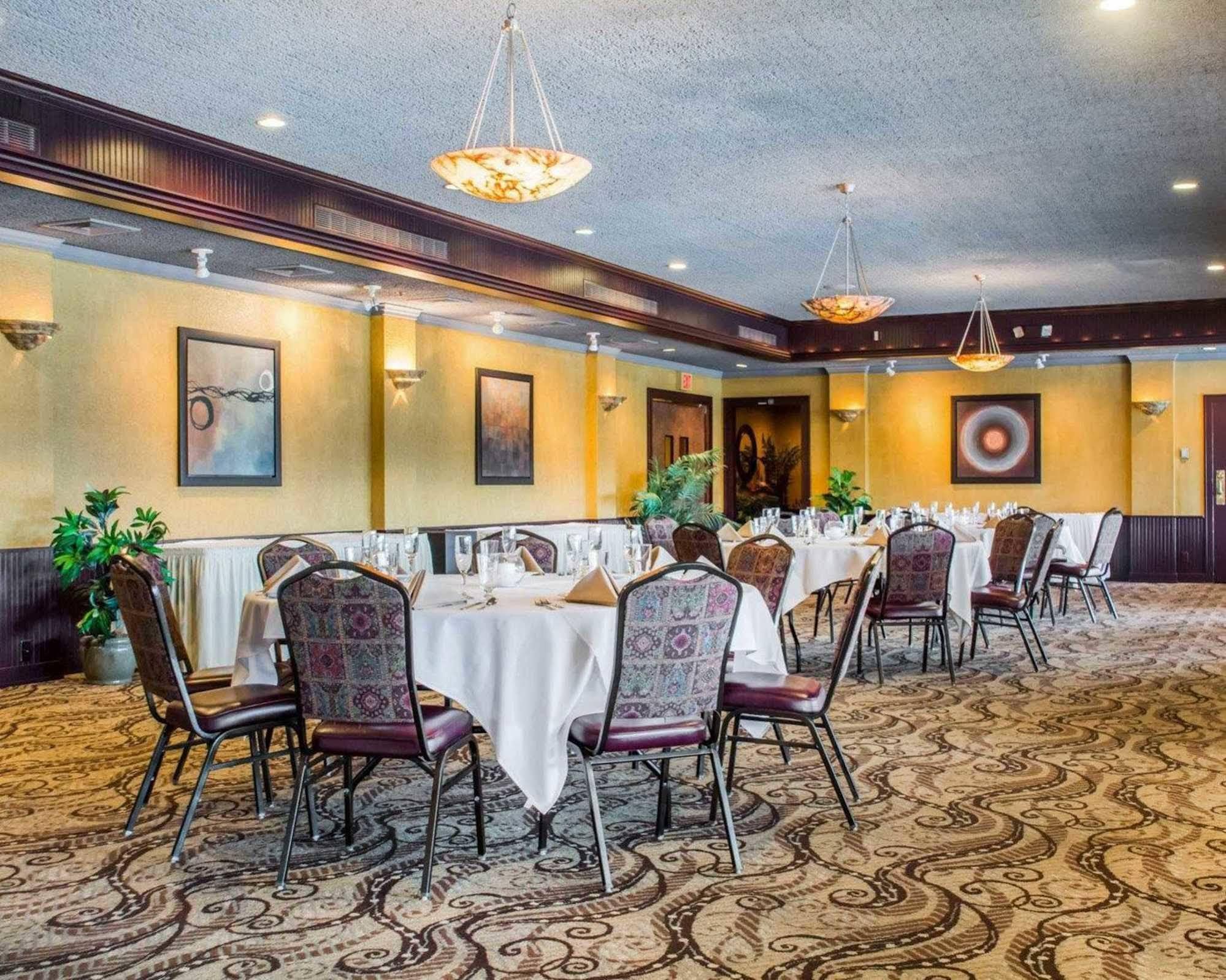 Clarion Hotel & Suites Riverfront Oswego Luaran gambar